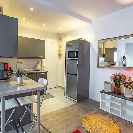 Place Monge 3 Guests