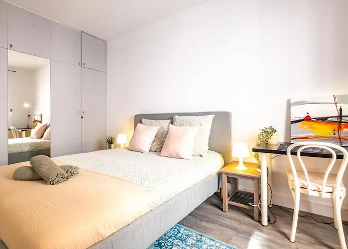 Place Monge 3 Guests Апартаменты